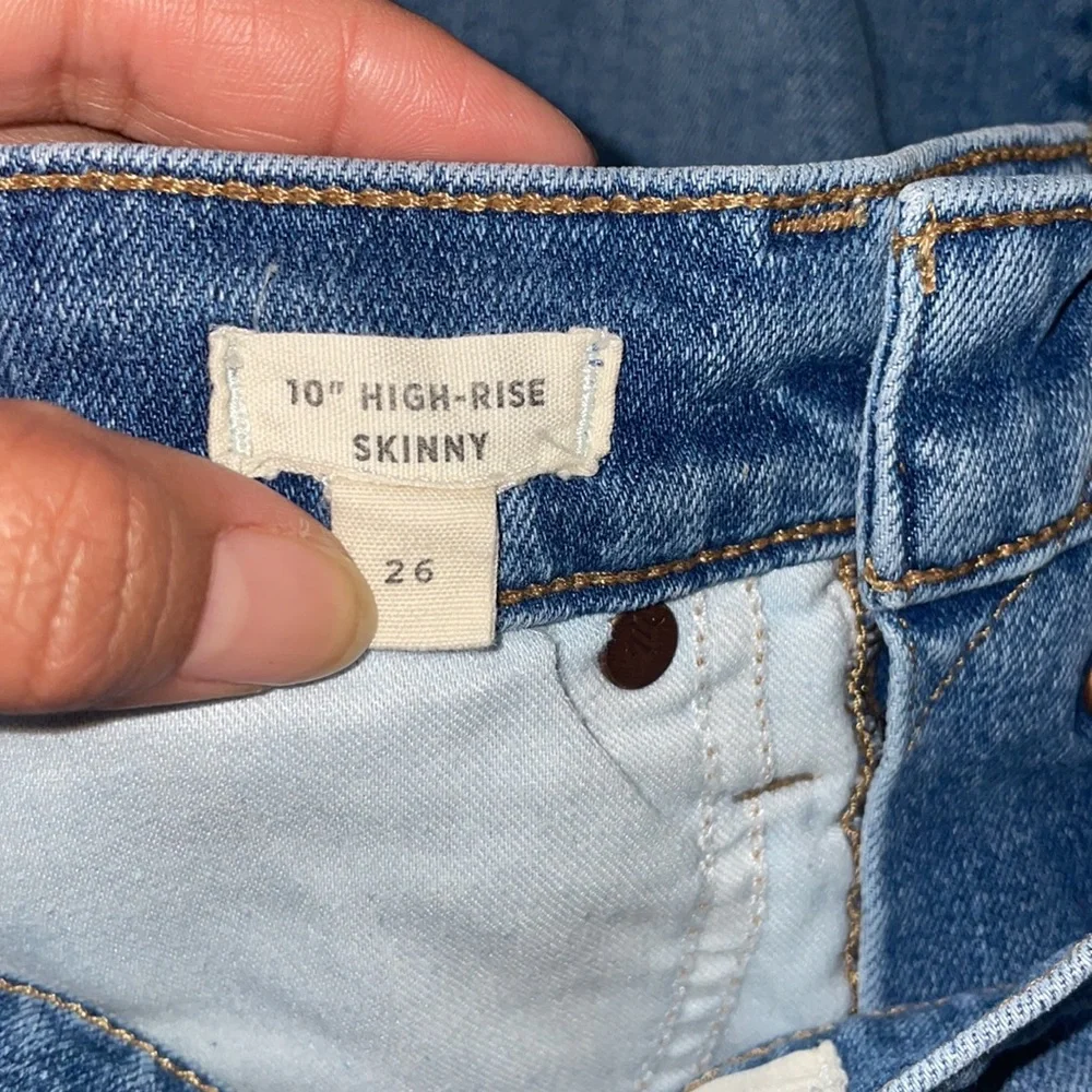 Madewell 10” High-Rise Skinny Button Fly and Ankle Raw Hem Skinny Jeans - Picture 11 of 12